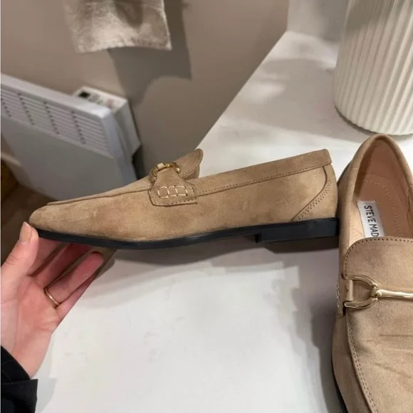 Steve Madden Beige Loafers with Gold Accent - Picture 2 of 2